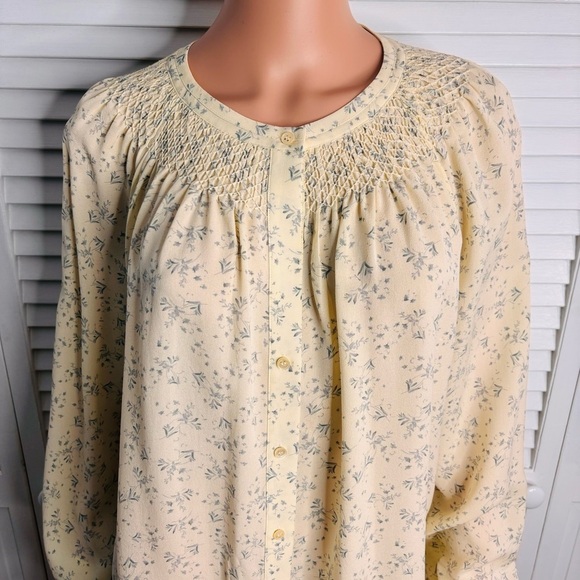 VINCE Yellow Smocked Silk Floral Button Down Blouse Size Medium - Picture 3 of 10